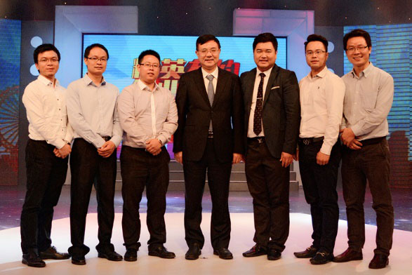 圖3 薛書(shū)記與我司董事會(huì)成員合影