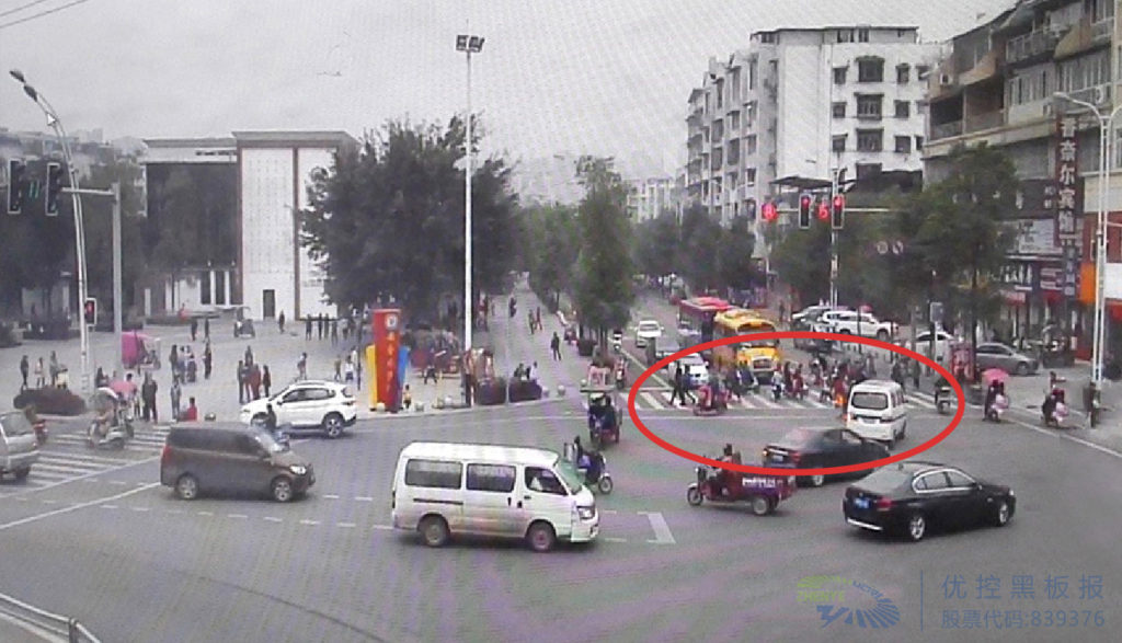 圖2 東進口左轉車流與南進口行人沖突嚴重