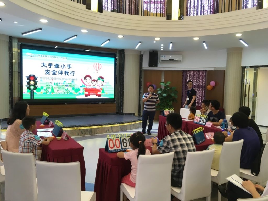 圖1 振業(yè)優(yōu)控CEO陳寧寧博士致歡迎辭