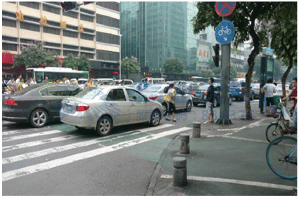 圖3 醫(yī)院南門排隊車輛