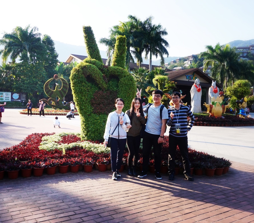 圖3 呀諾噠景區(qū)合影