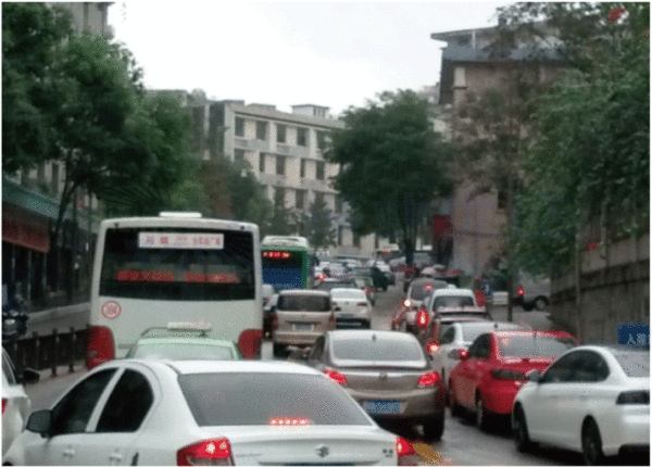 圖3 下游四醫(yī)院路段車輛排隊(duì)