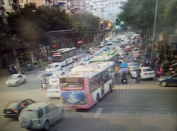 圖3 右轉車流與直行車流匯流