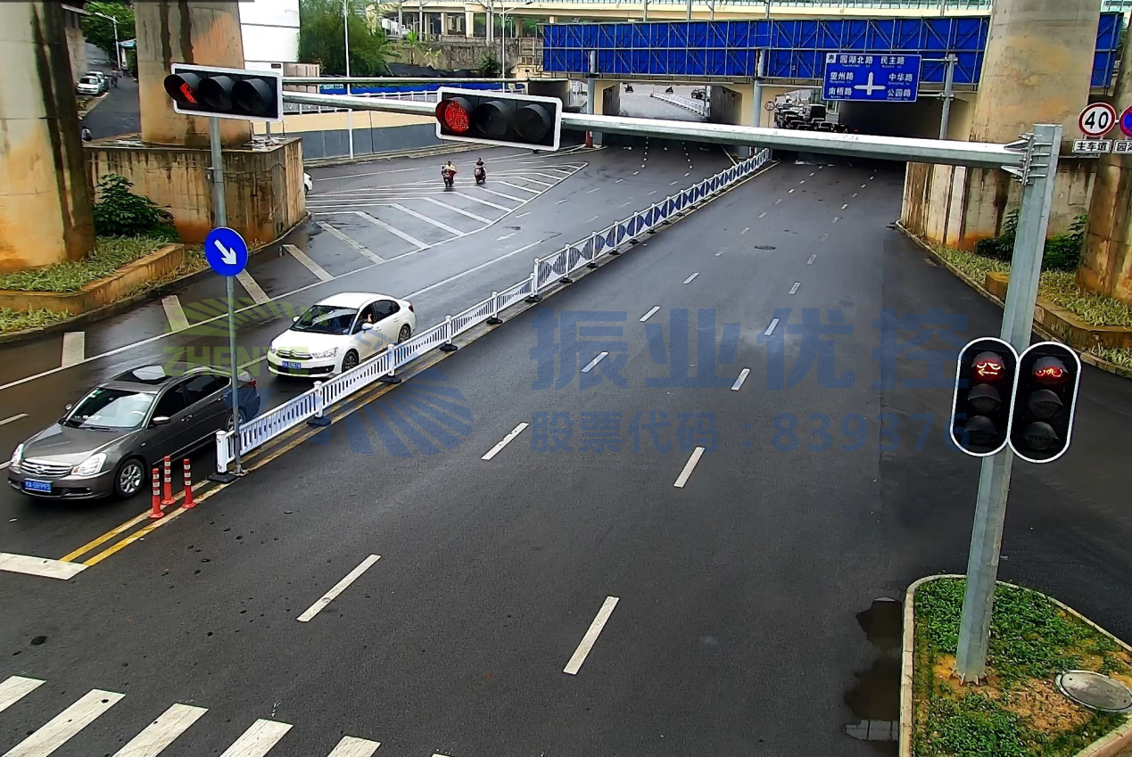 圖2 秀東路段路況