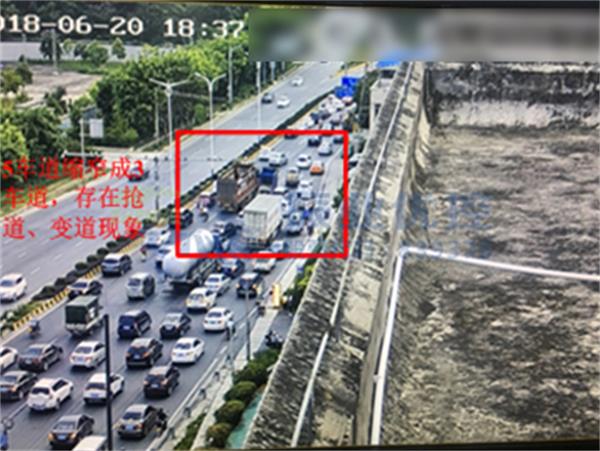 圖3 5車道縮窄導(dǎo)致的車輛搶道、變道現(xiàn)象