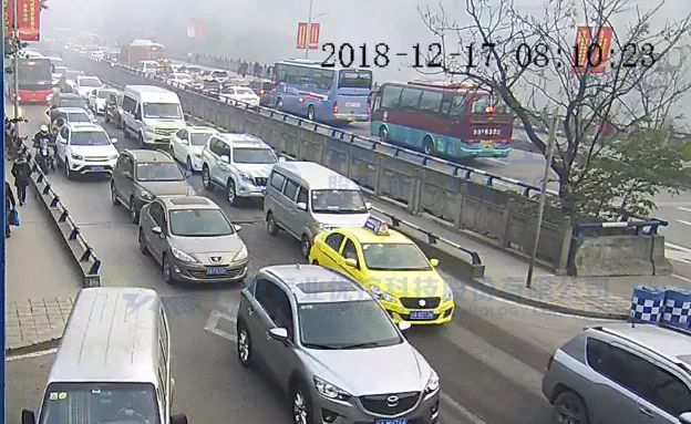 圖4 優(yōu)化前排隊(duì)現(xiàn)場(chǎng)