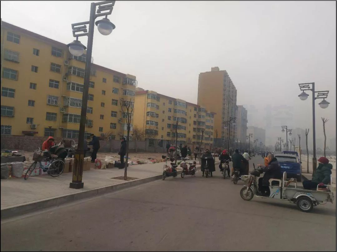 圖2 濱河路占道經(jīng)營(yíng)現(xiàn)象嚴(yán)重