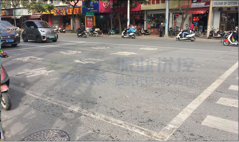 圖6 北進(jìn)口新增非機(jī)動(dòng)車待行區(qū)