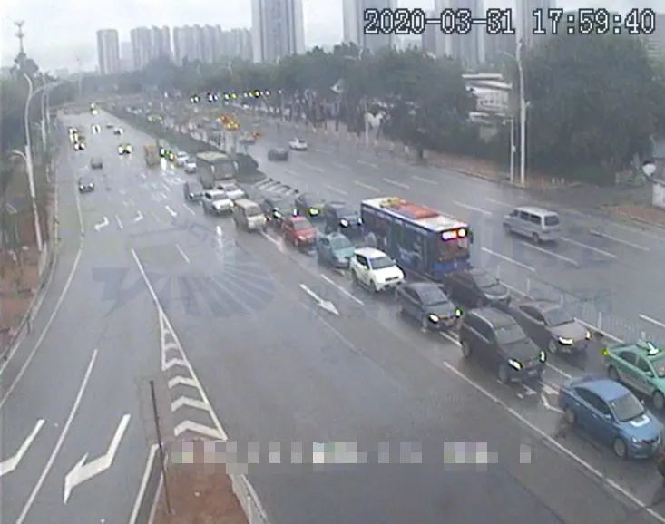 圖3 南進口掉頭車輛排隊長，阻擋左轉(zhuǎn)車（優(yōu)化前）