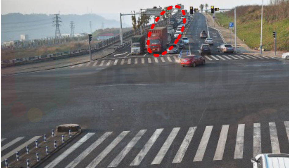 圖6 臨時(shí)便道-泰和路南進(jìn)口車輛排隊(duì)(優(yōu)化前)