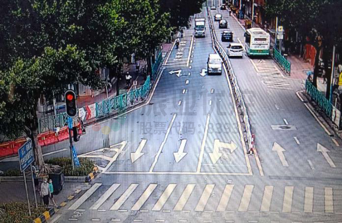 圖11 清河-德興路西進(jìn)口車道調(diào)整前后對(duì)比