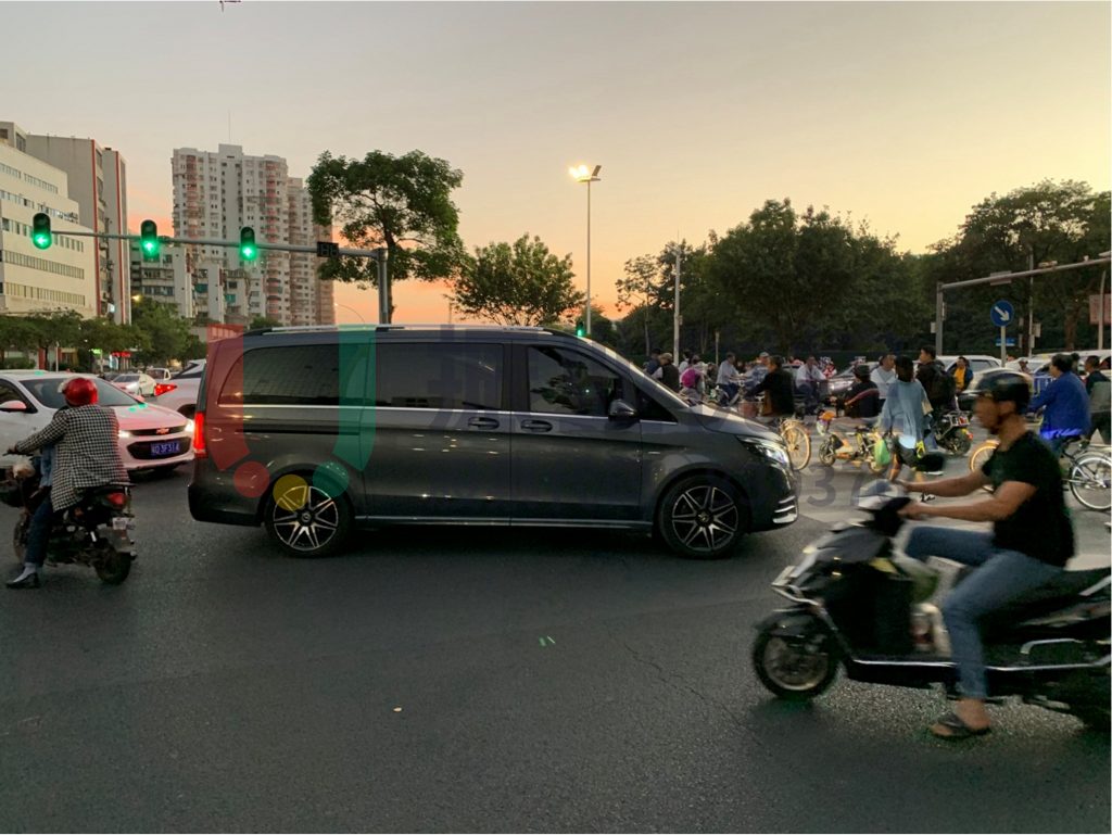 圖7 高峰時段南進口左轉(zhuǎn)尾車與西面行人沖突
