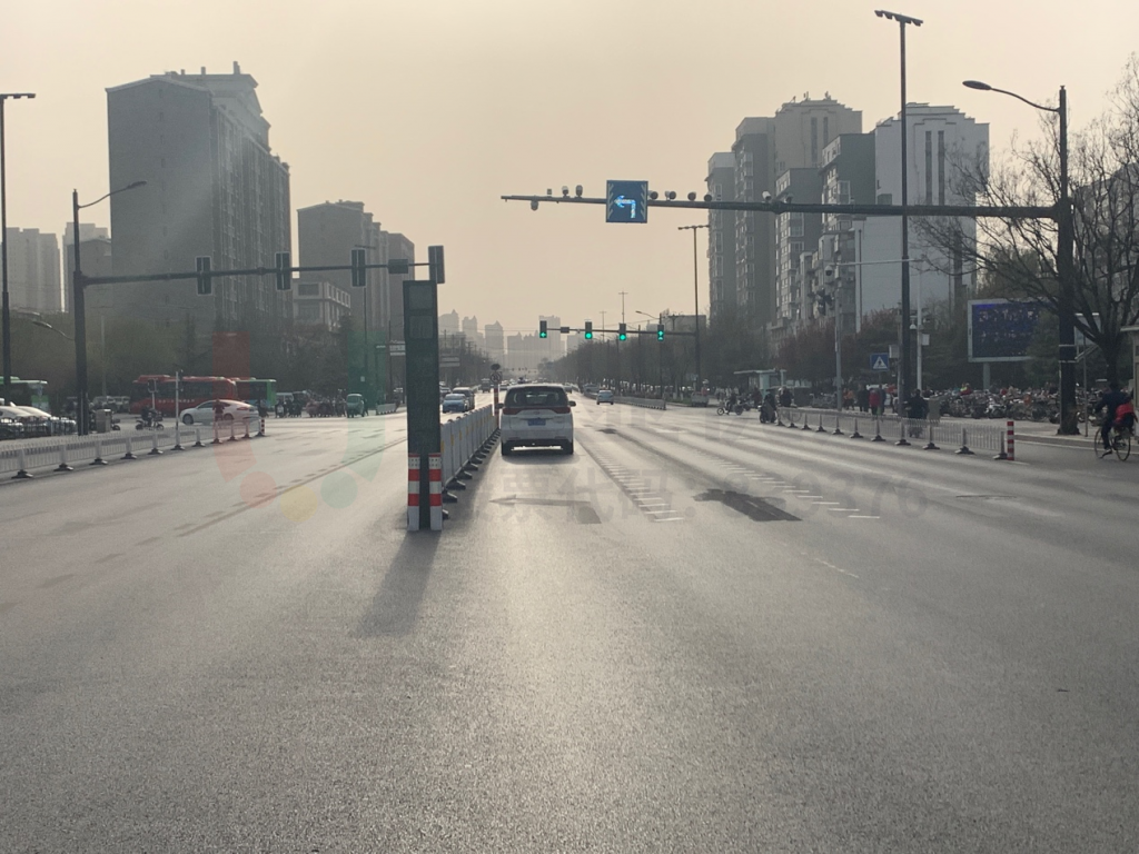 圖7 高峰期間關(guān)閉借道左轉(zhuǎn)及可變車道LED屏顯示左轉(zhuǎn)