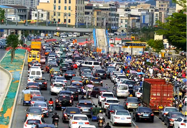 圖9 學(xué)校周邊路段(優(yōu)化前)