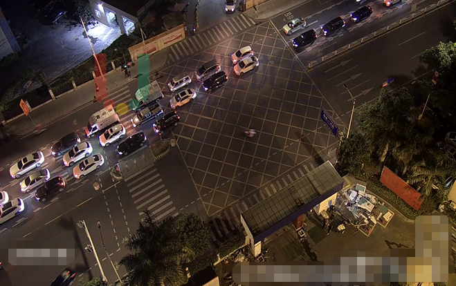 圖10 優(yōu)化前后南出口運(yùn)行情況對(duì)比(優(yōu)化前南出口車輛溢出圖)